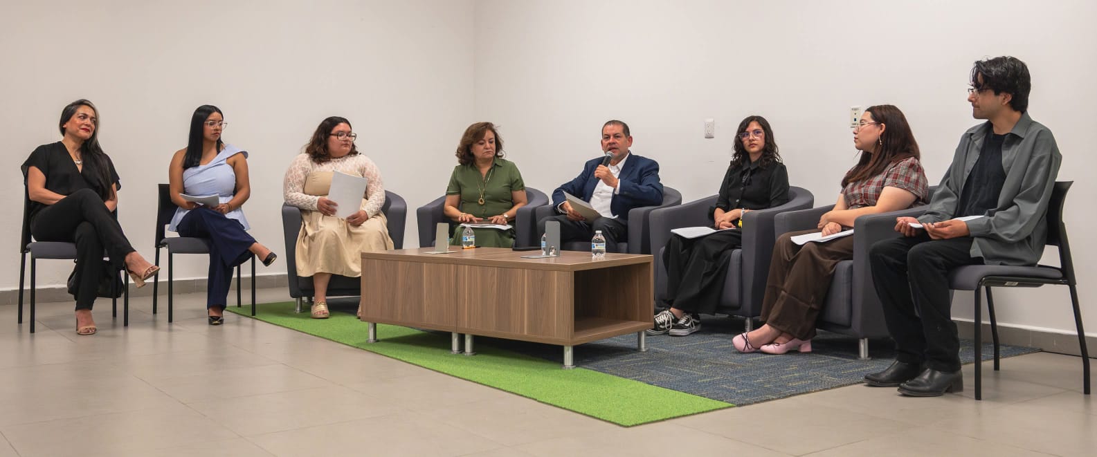 En este momento estás viendo Presentación del Libro “La profecía de las jacarandas” de Marisol Carranza, Adriana Hernández, Azul Ledezma y Ángela Ramírez